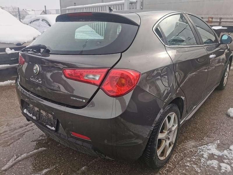 Gebraucht Alfa Romeo Giulietta Turismo 120 PS (88 kW) 2011 Grau Kleinwagen