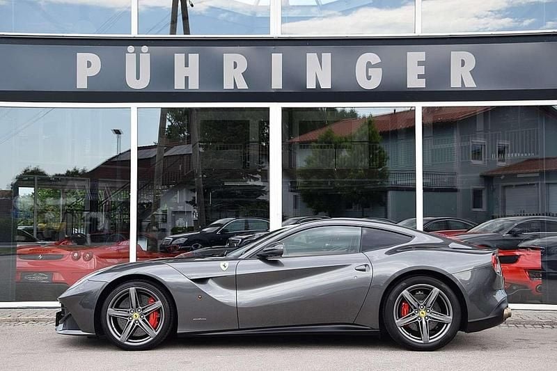 Grau Gebraucht 2013 Ferrari F12 Coupé | € 279.900 - Bild 1/4