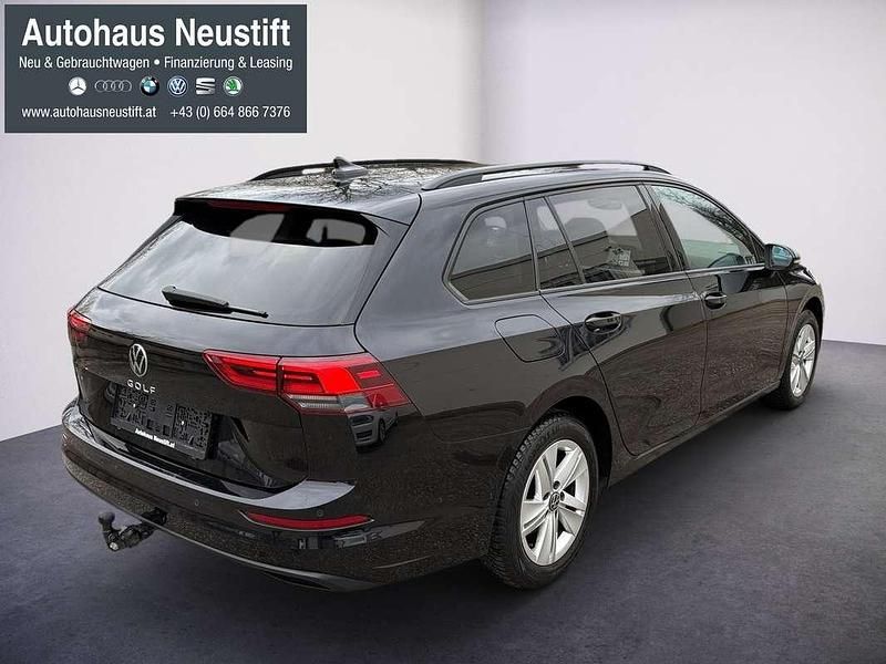 Gebraucht VW Golf VIII Life 150 PS (110 kW) 2022 Schwarz Kombi