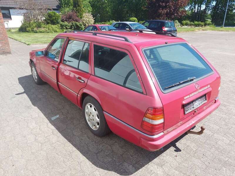 Gebraucht Mercedes 300 136 PS (100 kW) 1991 Rot Kombi