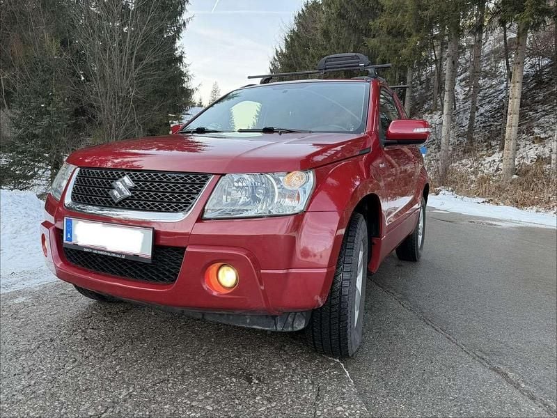 Gebraucht Suzuki Grand Vitara 129 PS (94 kW) 2012 Rot SUV