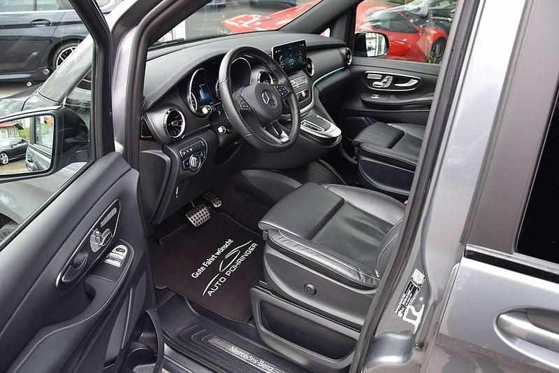 Gebraucht Mercedes V300 AMG line 237 PS (174 kW) 2024 Grau Van / Kleinbus
