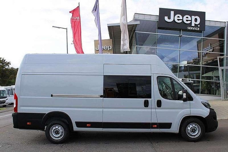 Grau Gebraucht 2023 Fiat Ducato Van | € 57.990 - Bild 1/4