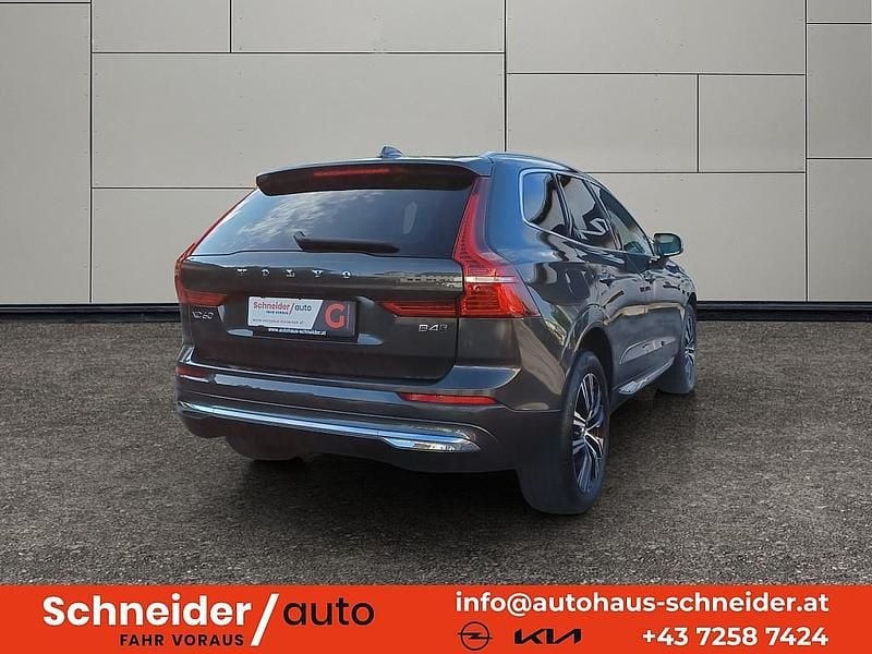 Gebraucht Volvo XC60 Plus 197 PS (144 kW) 2022 Grau SUV