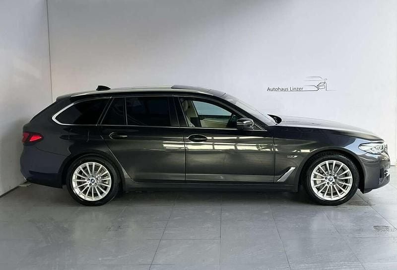 Gebraucht BMW 530e M Sport 184 PS (135 kW) 2021 Grau Kombi