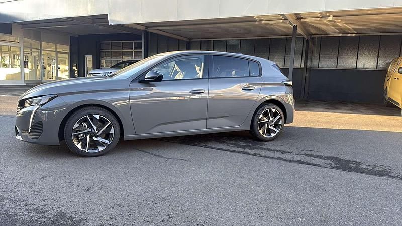 Neu Peugeot 308 Allure 131 PS (96 kW) 2025 Grau Kleinwagen