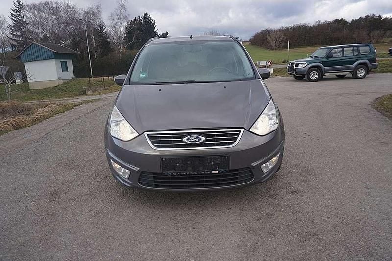 Gebraucht Ford Galaxy Trend 140 PS (102 kW) 2012 Braun Van / Kleinbus