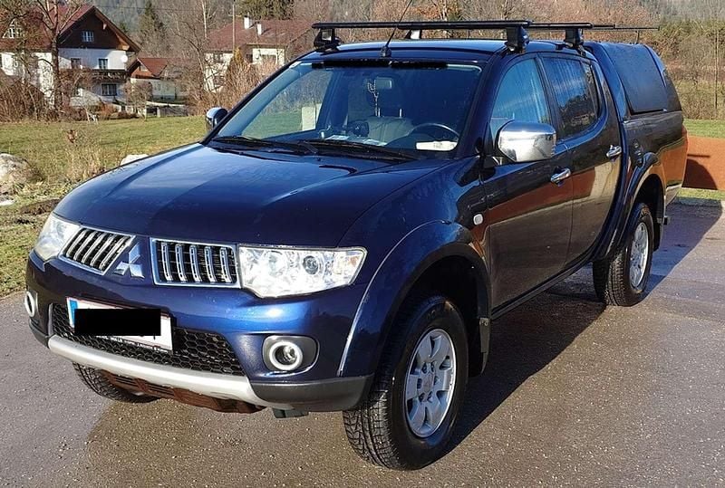 Gebraucht Mitsubishi L200 Top 178 PS (130 kW) 2012 Blau Abholung