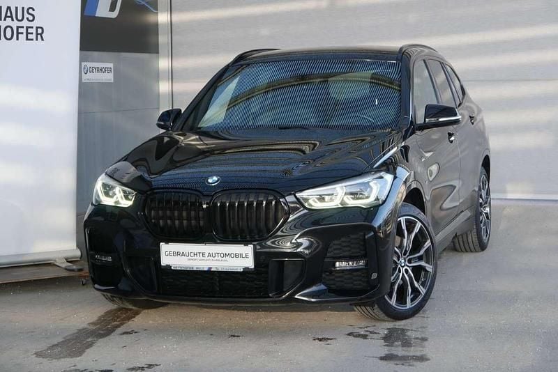Gebraucht BMW X1 Shadowline 150 PS (110 kW) 2022 Saphirschwarz metallic SUV