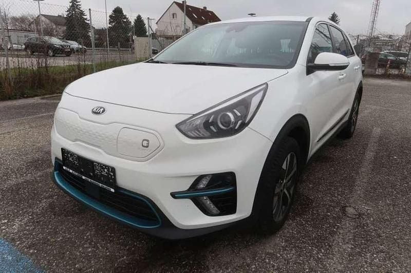 Weiß Gebraucht 2020 Kia e-Niro Silver SUV | € 17.250 (Guter Preis) - Bild 1/4