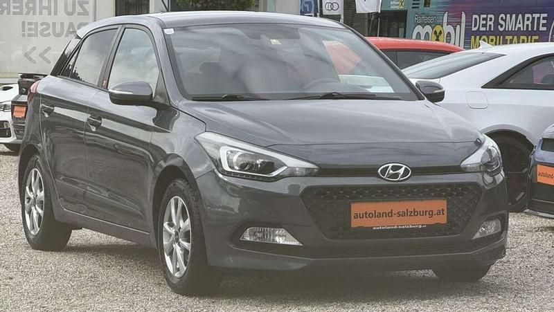 Grau Gebraucht 2017 Hyundai i20 Edition Limousine | € 9.750 (Fairer Preis) - Bild 1/3