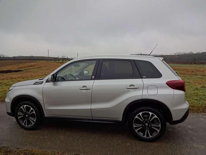 Gebraucht Suzuki Vitara 102 PS (75 kW) 2022 Silber SUV