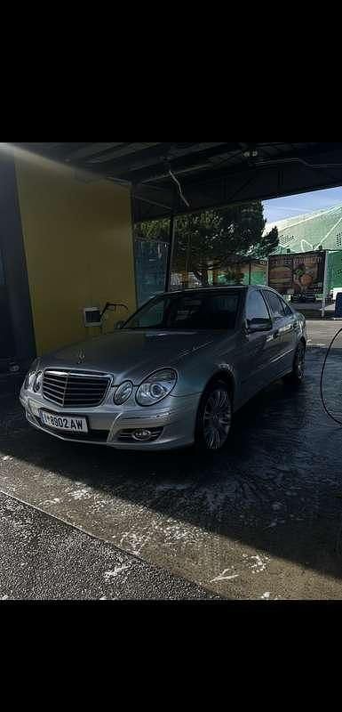 Silber Gebraucht 2006 Mercedes E320 Avantgarde Limousine | € 4.200 (Guter Preis) - Bild 1/4