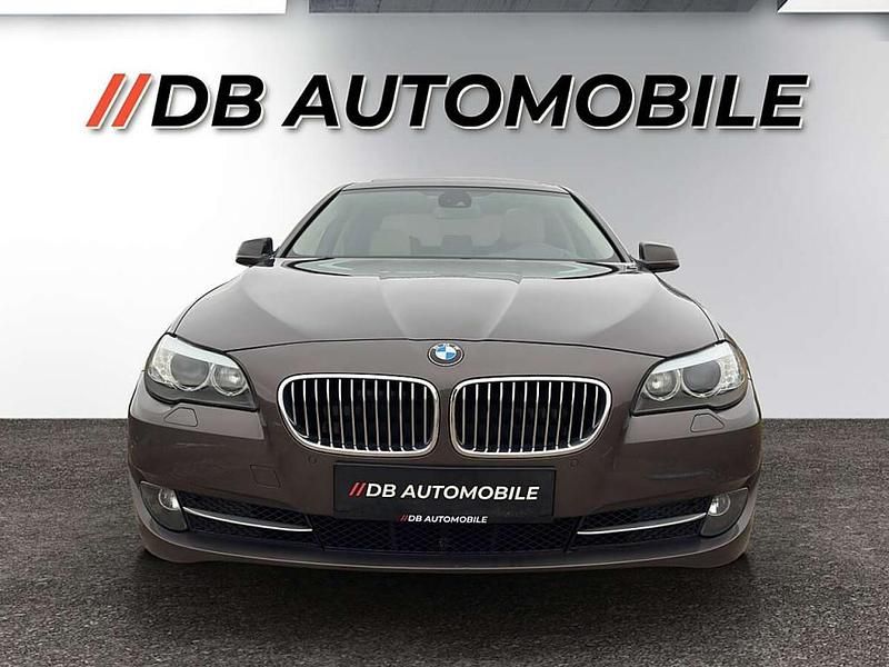 Gebraucht BMW 520 184 PS (135 kW) 2012 Braun Limousine
