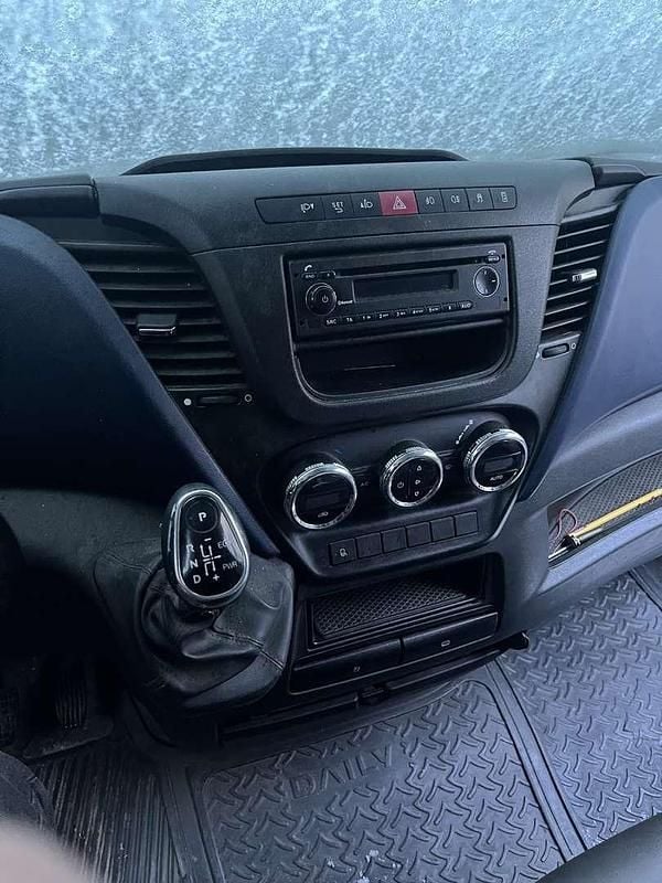 Gebraucht Iveco Daily 156 PS (114 kW) 2018 Weiß Van