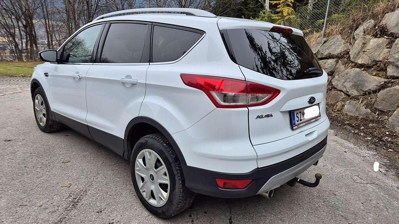 Gebraucht Ford Kuga Trend 120 PS (88 kW) 2016 Weiß SUV