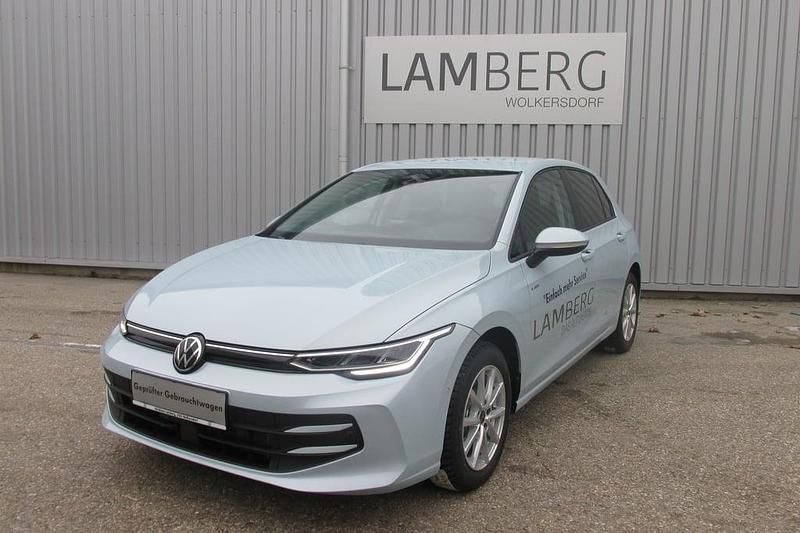 Neu VW Golf VIII 115 PS (84 kW) 2025 Dunkelblau  normal Limousine