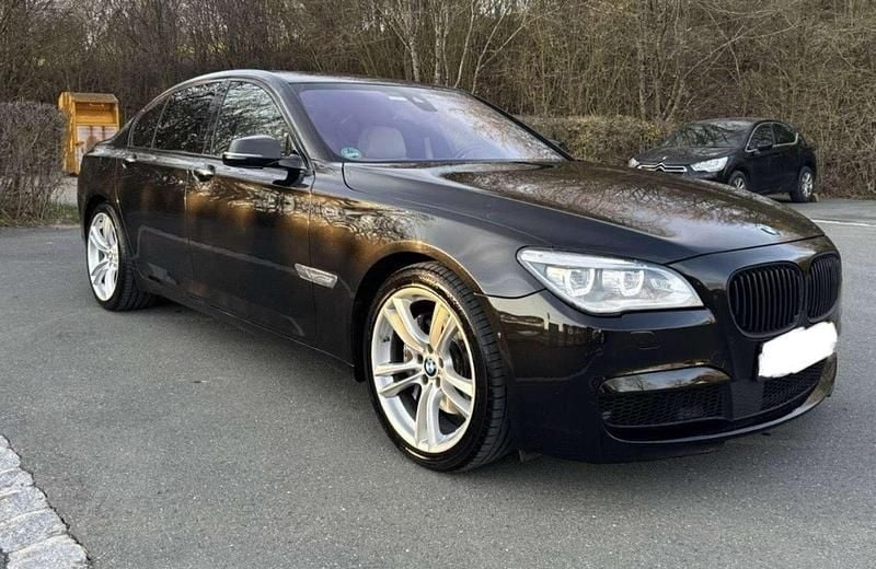 Schwarz Gebraucht 2012 BMW 740 M Sport Limousine | € 24.000 (Teuer) - Bild 1/4
