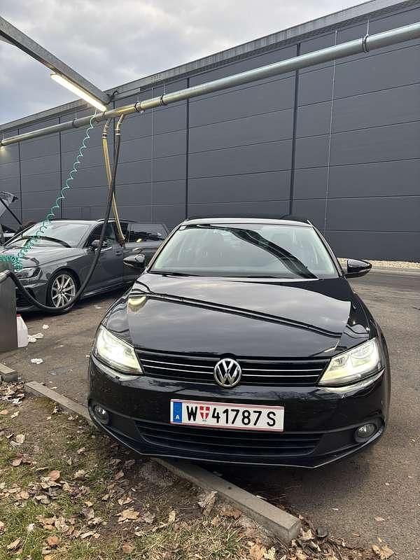 Gebraucht VW Jetta 105 PS (77 kW) 2011 Schwarz Limousine