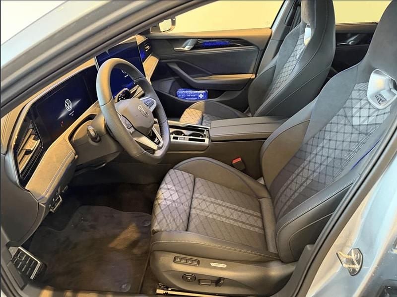 Neu VW Passat Sport 193 PS (141 kW) 2026 Mittelgrau  normal Kombi