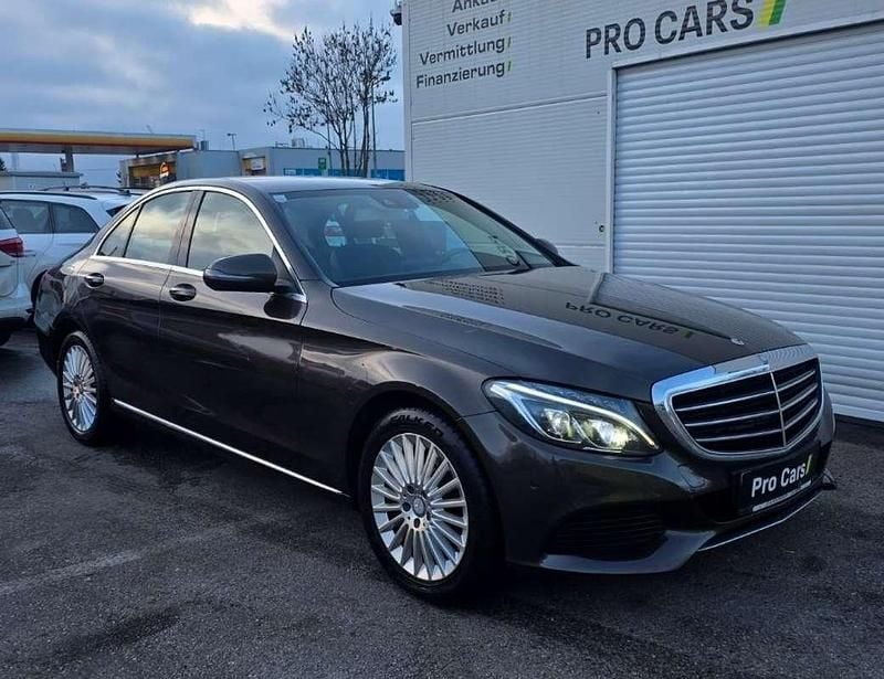 Braun Gebraucht 2015 Mercedes C180 Limousine | € 15.999 (Fairer Preis) - Bild 1/4