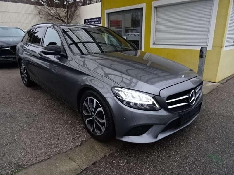 Gebraucht Mercedes C220 194 PS (142 kW) 2018 Grau Kombi