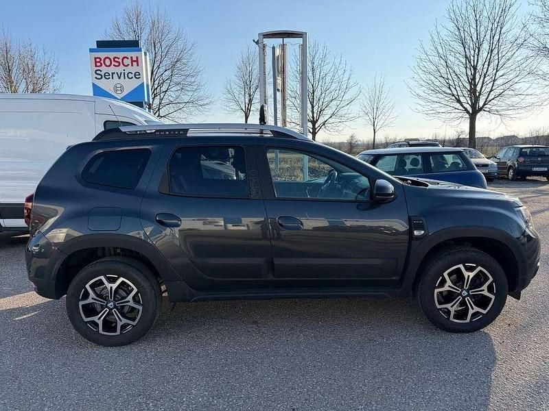 Gebraucht Dacia Duster Celebration 116 PS (85 kW) 2021 Grau SUV