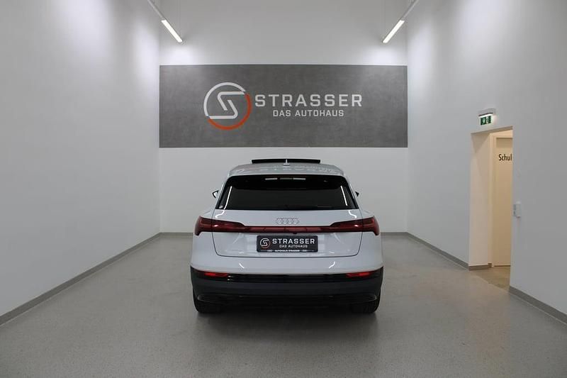 Gebraucht Audi e-tron Business 230 kW (313 PS) 2020 Weiss  metallic SUV