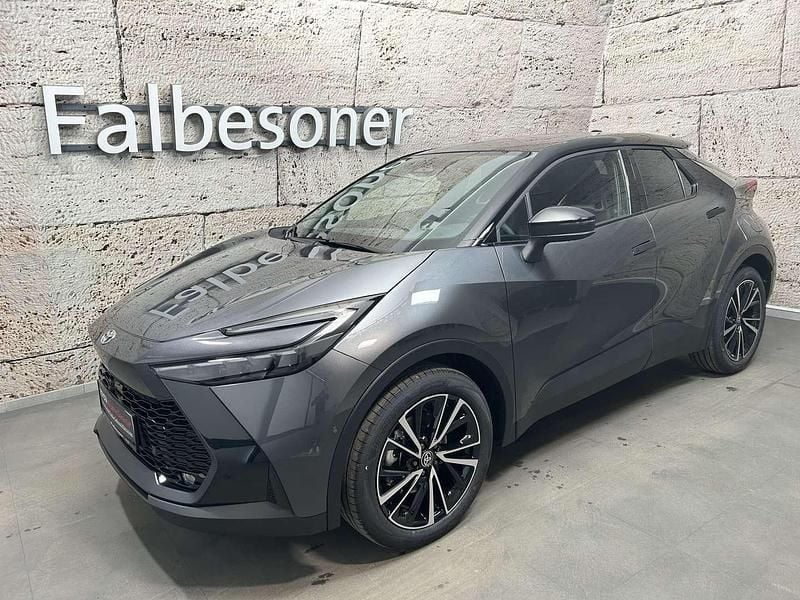 Grau Neu 2025 Toyota C-HR Lounge+ SUV | € 39.950 - Bild 1/4