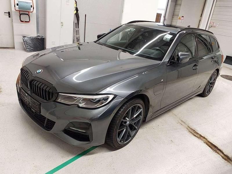 Gebraucht BMW 330e M Sport 184 PS (135 kW) 2020 Grau Kombi