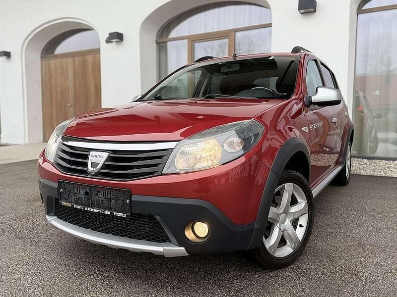 Rot Gebraucht 2010 Dacia Sandero Stepway Limousine | € 4.980 - Bild 1/4