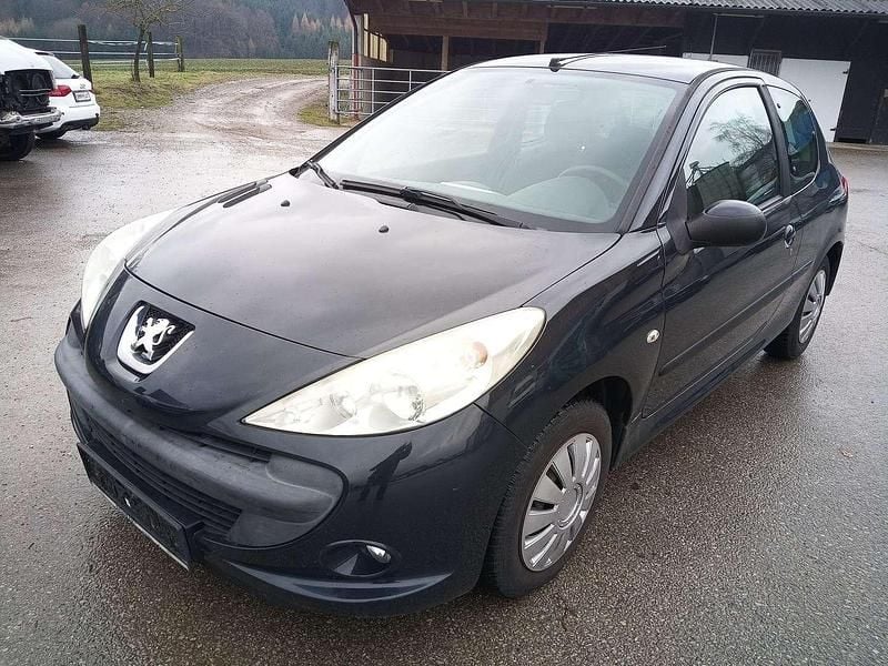 Grau Gebraucht 2011 Peugeot 206+ Kleinwagen | € 2.200 - Bild 1/4