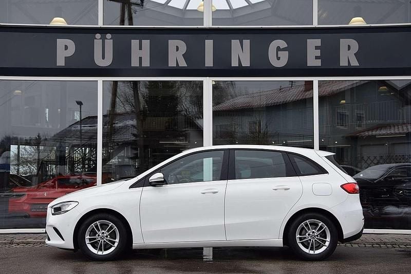 Weiß Gebraucht 2019 Mercedes B180 Style Van / Kleinbus | € 18.900 (Guter Preis) - Bild 1/4