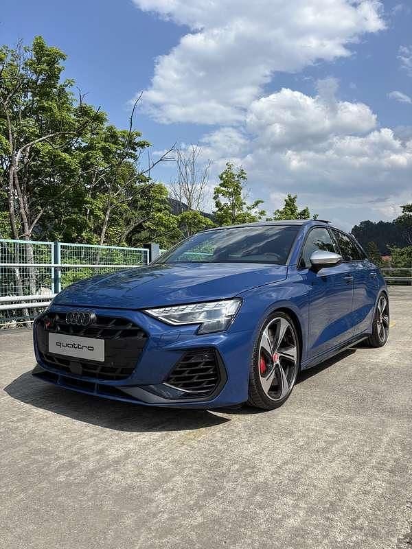 Gebraucht Audi S3 Comfort 333 PS (244 kW) 2024 Blau Limousine