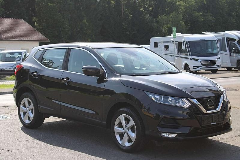 Schwarz Gebraucht 2017 Nissan Qashqai N-Connecta SUV | € 13.490 (Fairer Preis) - Bild 1/4