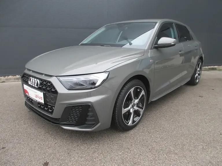 Mittelgrau metallic Gebraucht 2025 Audi A1 Sportback S-Line Kleinwagen | € 27.990 (Teuer) - Bild 1/4