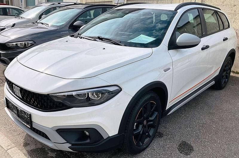 Gebraucht Fiat Tipo Cross 101 PS (74 kW) 2023 Weiß Kombi