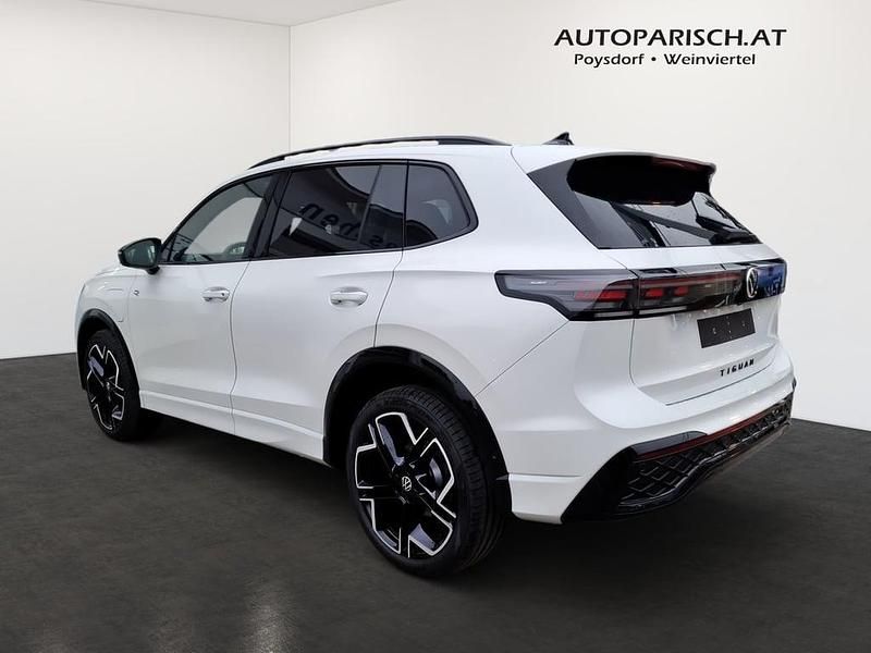 Gebraucht VW Tiguan Sport 204 PS (150 kW) 2025 Weiss  metallicperleffekt SUV
