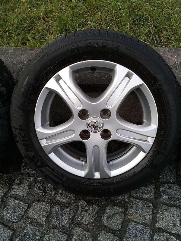 Gebraucht Toyota Yaris Plus 101 PS (74 kW) 2011 Rot Kleinwagen