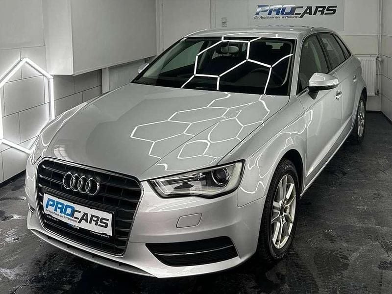 Gebraucht Audi A3 Ambiente 105 PS (77 kW) 2014 Grau Kleinwagen