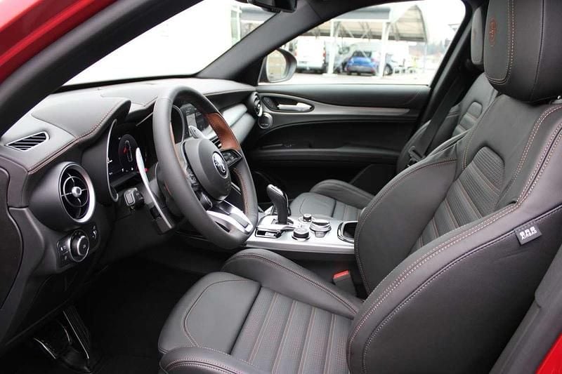 Neu Alfa Romeo Stelvio 209 PS (153 kW) 2025 Rot SUV