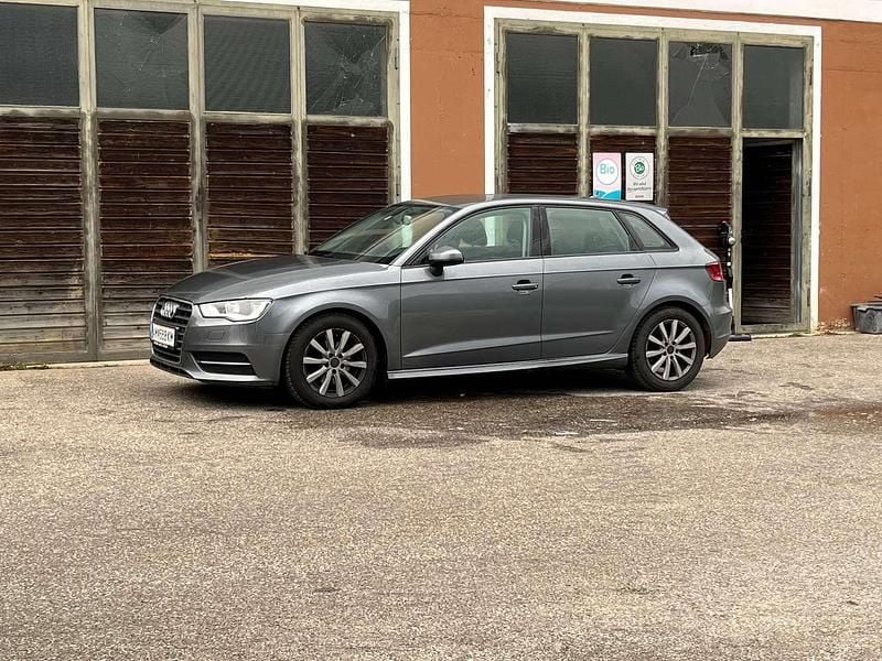Gebraucht Audi A3 110 PS (80 kW) 2015 Grau Limousine