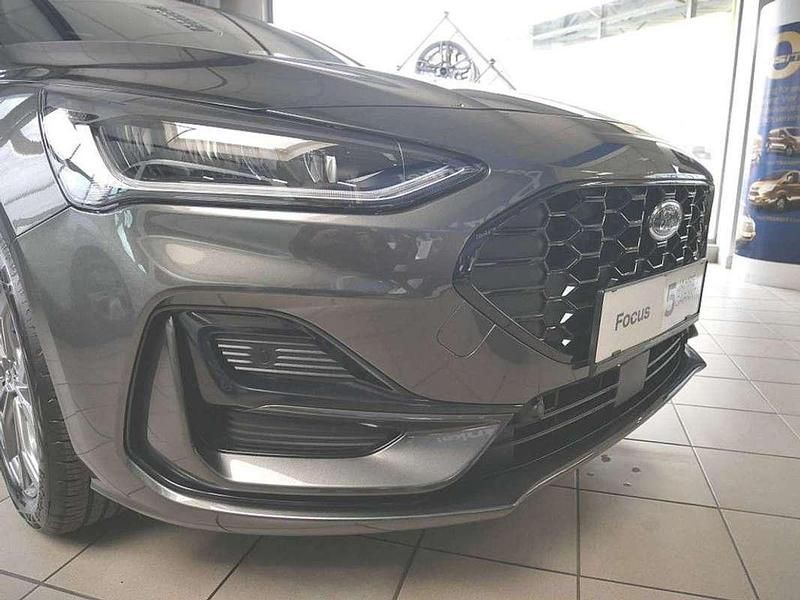 Gebraucht Ford Focus ST-Line 125 PS (91 kW) 2023 Grau Limousine