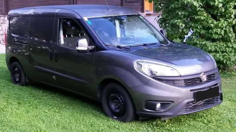 Grau Gebraucht 2015 Fiat Doblò Lounge Van / Kleinbus | € 8.000 - Bild 1/1