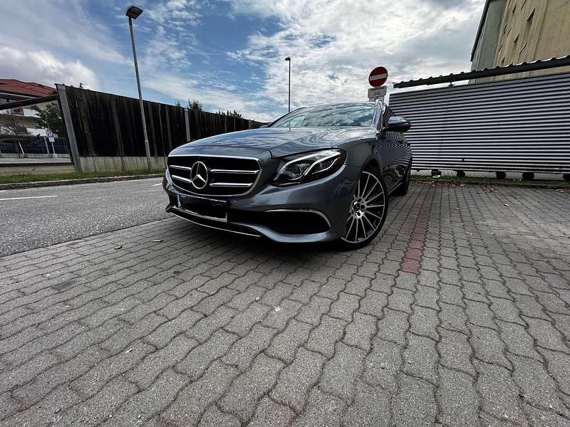 Gebraucht Mercedes E220 Avantgarde 194 PS (142 kW) 2019 Kombi