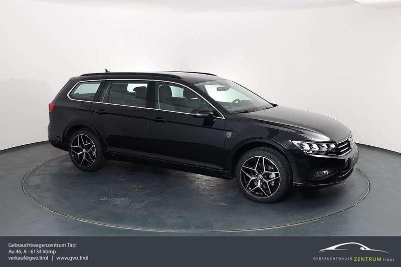 Gebraucht VW Passat 122 PS (89 kW) 2023 Schwarz Kombi