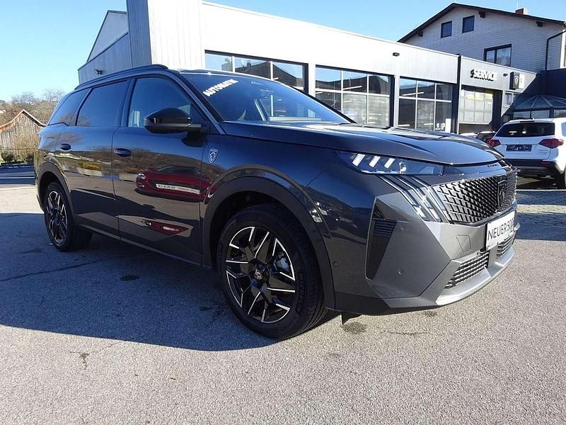 Neu Peugeot 5008 GT 145 PS (106 kW) 2025 Grau SUV