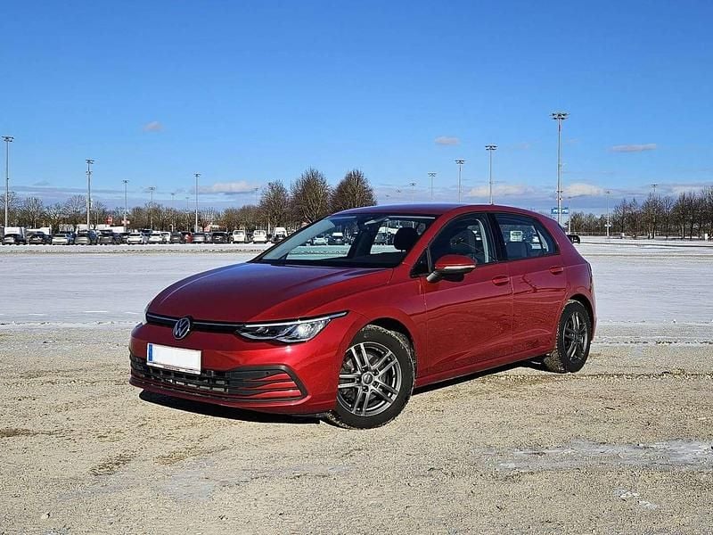 Gebraucht VW Golf VIII Life 110 PS (80 kW) 2021 Rot Limousine