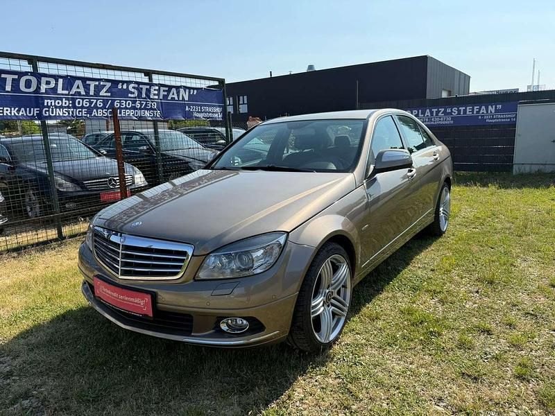 Beige Gebraucht 2007 Mercedes C200 Limousine | € 9.999 - Bild 1/4