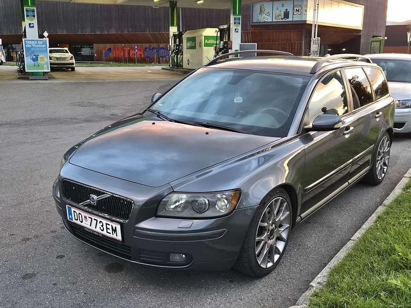 Gebraucht 2005 Volvo V50 Momentum Kombi | € 7.900 - Bild 1/4